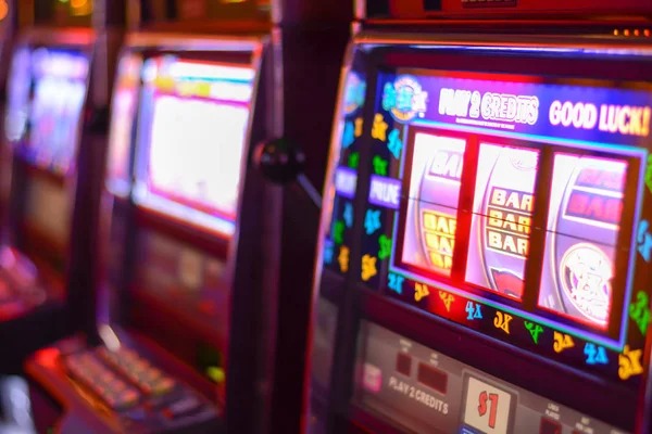miaw slot mobile slot game interface displaying reels and balance panel